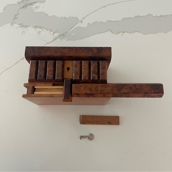 Moroccan Thuya Burl Wood Secret Box with key 🔑 - Picture 7 of 15